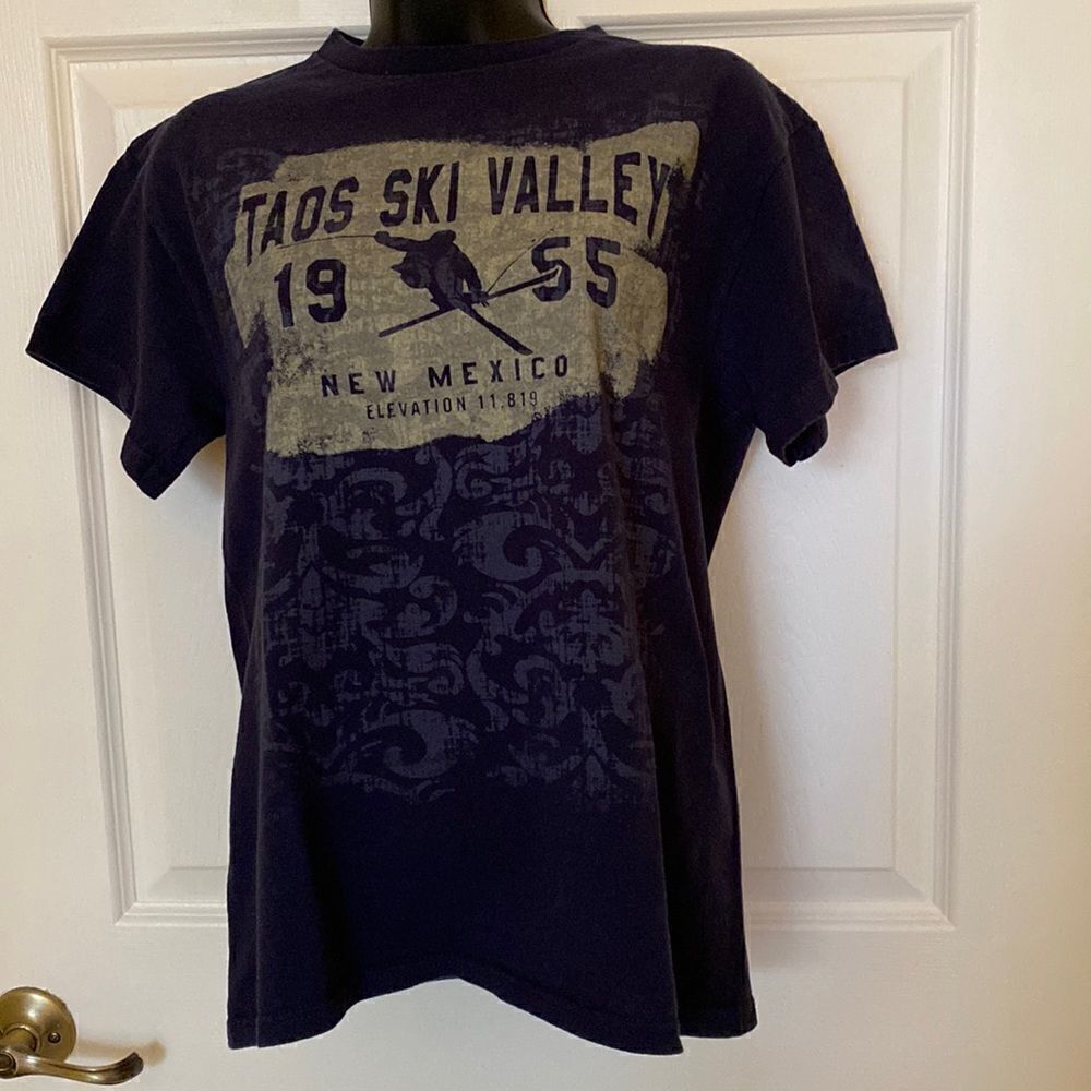 Delta Women’s Taos Ski Valley T-shirt, size Small